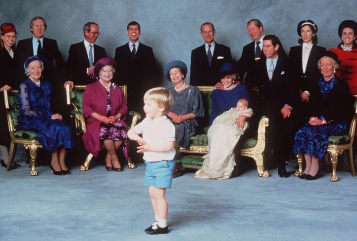 50 самых интересных фото из жизни принца Гарри