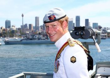 50 самых интересных фото из жизни принца Гарри