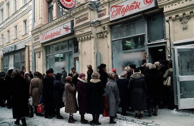 Как выглядел новогодний стол в СССР, 30 фото