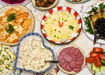 Как выглядел новогодний стол в СССР, 30 фото