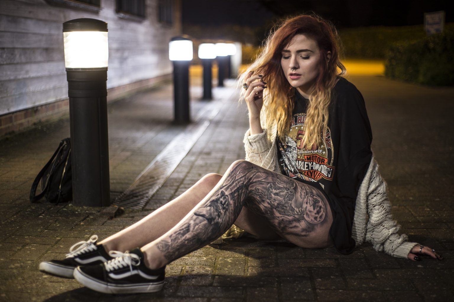 Татуированные девушки на улице