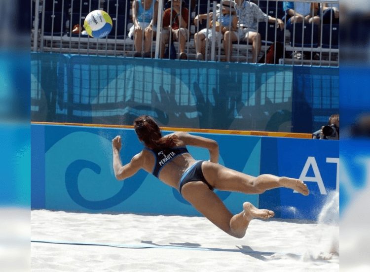 25 Dynamic and Vibrant Shots of Women's Beach Volleyball