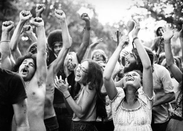 35 Rare Woodstock Photos That Show Just How Crazy Woodstock Really Was