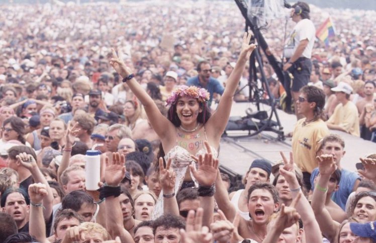 35 Rare Woodstock Photos That Show Just How Crazy Woodstock Really Was