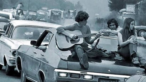 35 Rare Woodstock Photos That Show Just How Crazy Woodstock Really Was