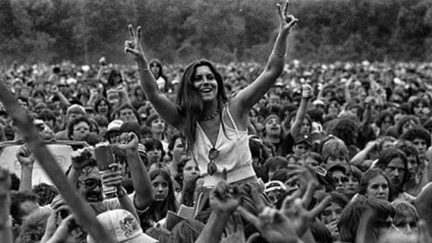 35 Rare Woodstock Photos That Show Just How Crazy Woodstock Really Was