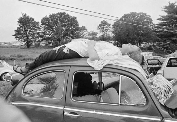 35 Rare Woodstock Photos That Show Just How Crazy Woodstock Really Was