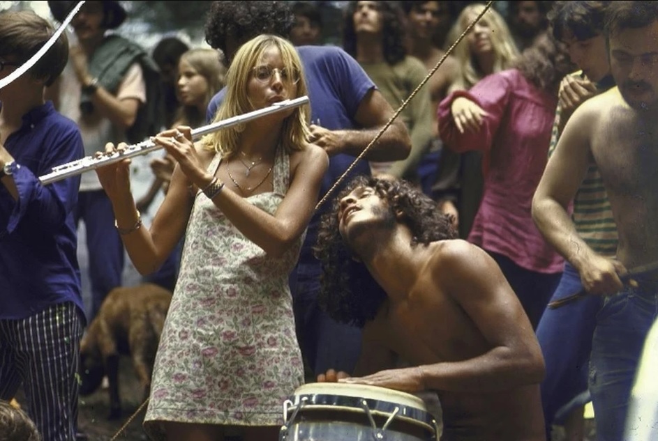 35 Rare Woodstock Photos That Show Just How Crazy Woodstock Really Was